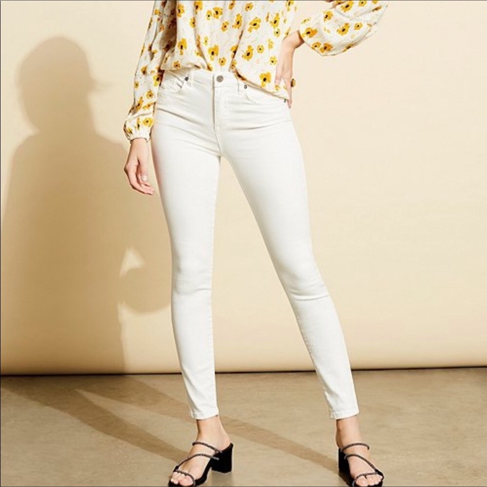 - NWT Chelsea & Violet white jeans vodka soda